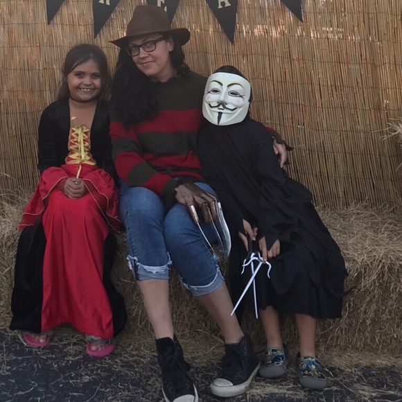 Meet your Posher! - Picture 2 of 5